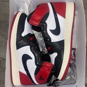 Jordan Air Retro High OG in Red and Black